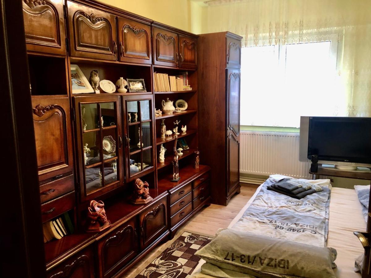 La Symo Apartament Straja Lupeni Lupeni  ภายนอก รูปภาพ